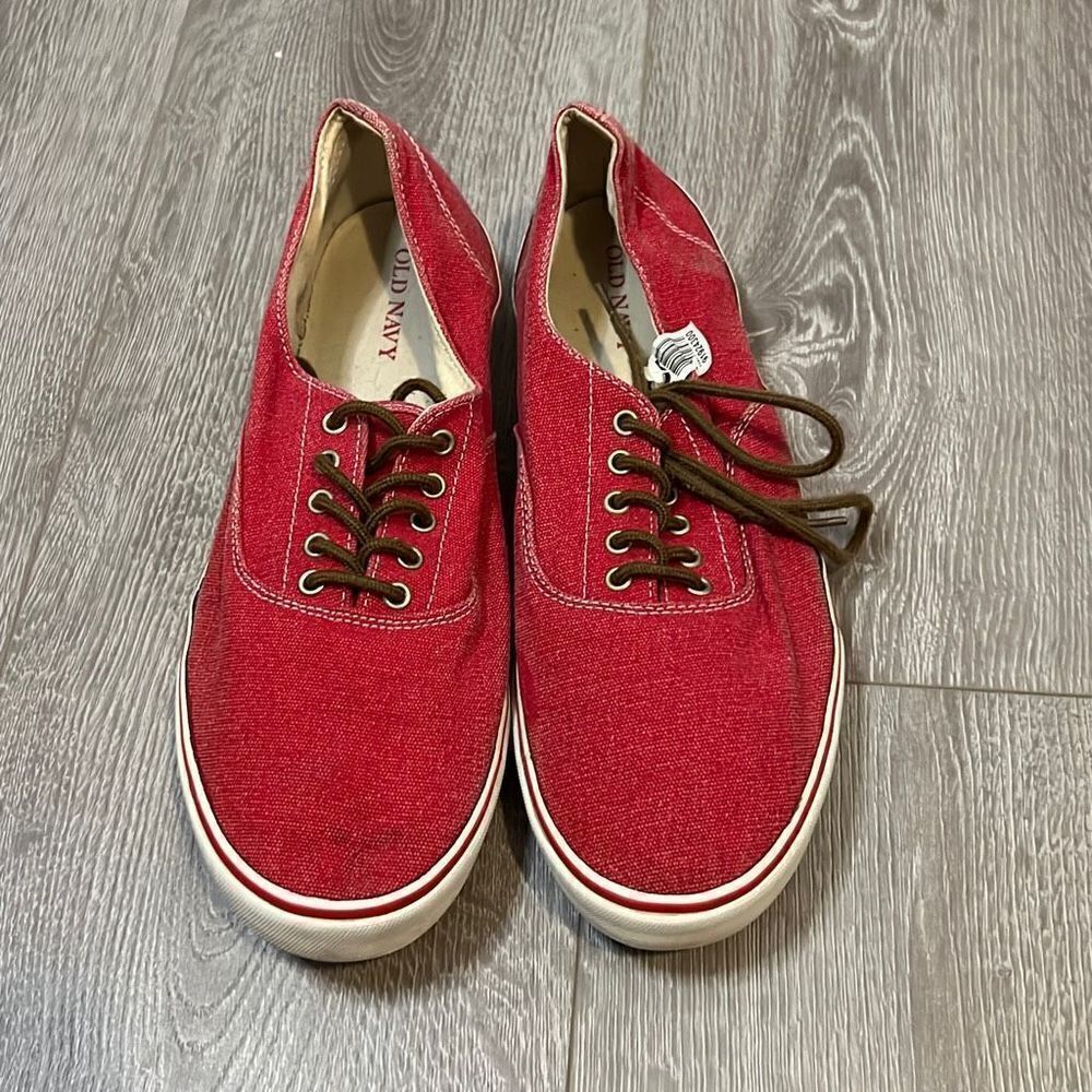 Old Navy Mens Red Sneaker Shoe Size 11 Gently Used